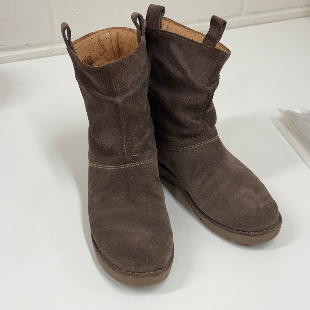 Clarks Brown Suede Slouch Pull-on Boots EUC Sz 7